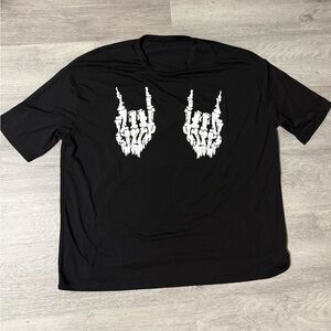 Women’s Skull Hands Graphic Tee